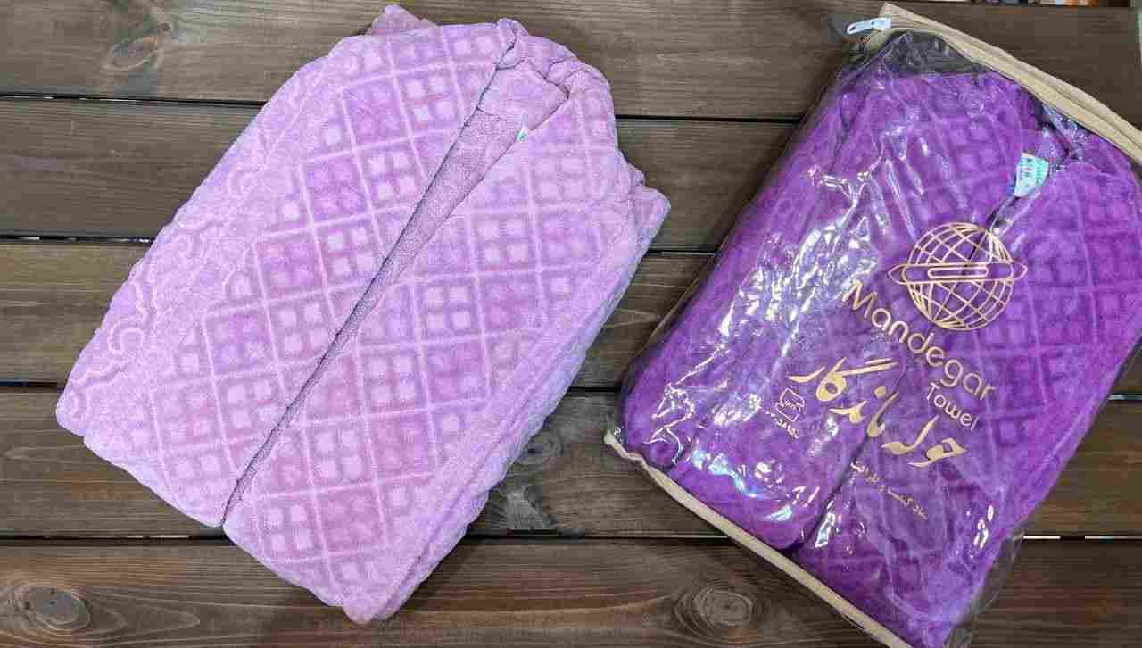 قیمت خرید عمده حوله تن‌پوش ماندگار؛ کیفیت برتر با قیمت رقابتی برای خرید عمده